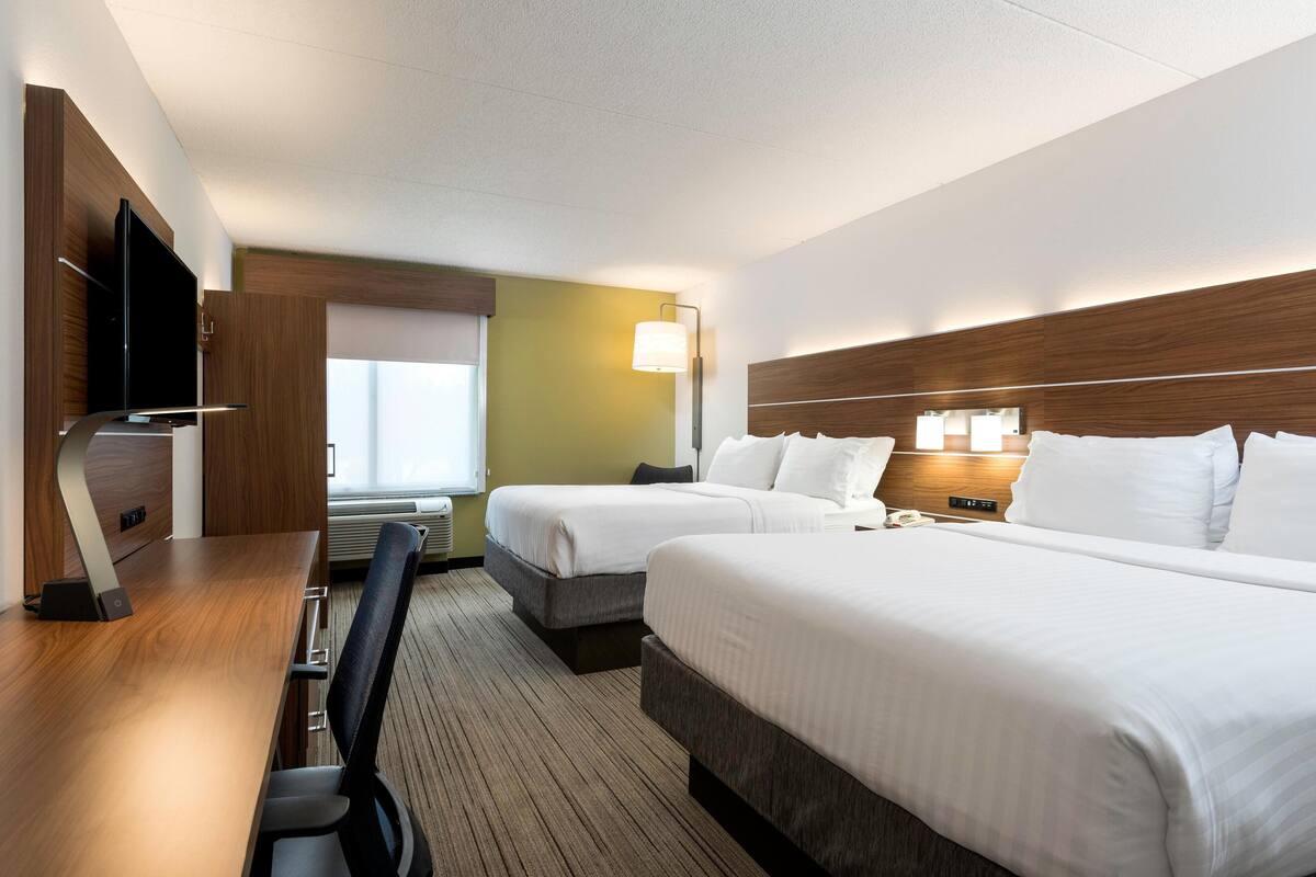 Luxe beddengoed, een kluis op de kamer, een bureau