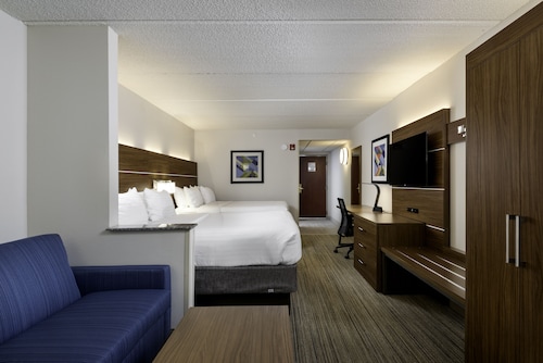 Holiday Inn Express & Suites Charlotte Arpt-Belmont by IHG