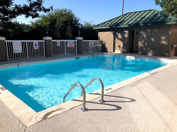 Piscina externa sazonal