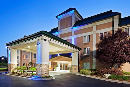 Exterior. Holiday Inn Express Hotel and Suites Kings Mountain by IHG