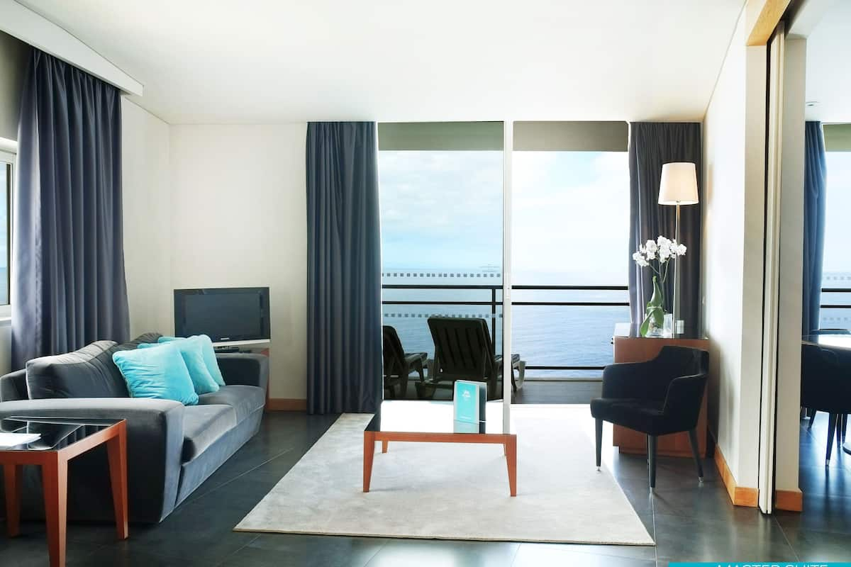 Premium Suite, Ocean View | Living area | Plasma TV