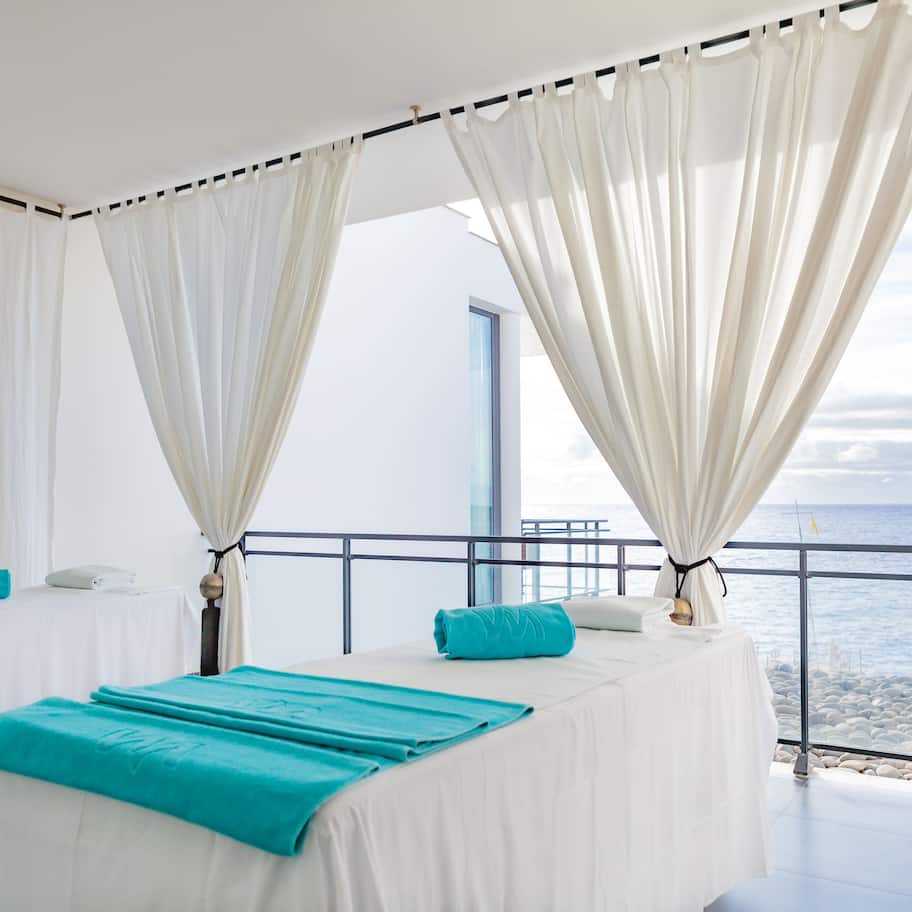 Couples treatment rooms, body treatments, hydrotherapy, aromatherapy