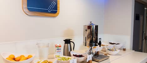 Her gün ücretsiz açık büfe kahvaltı