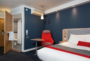 Kamar Standar, 1 Tempat Tidur Double, akses difabel (with Free Hot Breakfast) | Meja kerja, ruang kerja ramah laptop, dan setrika/meja setrika