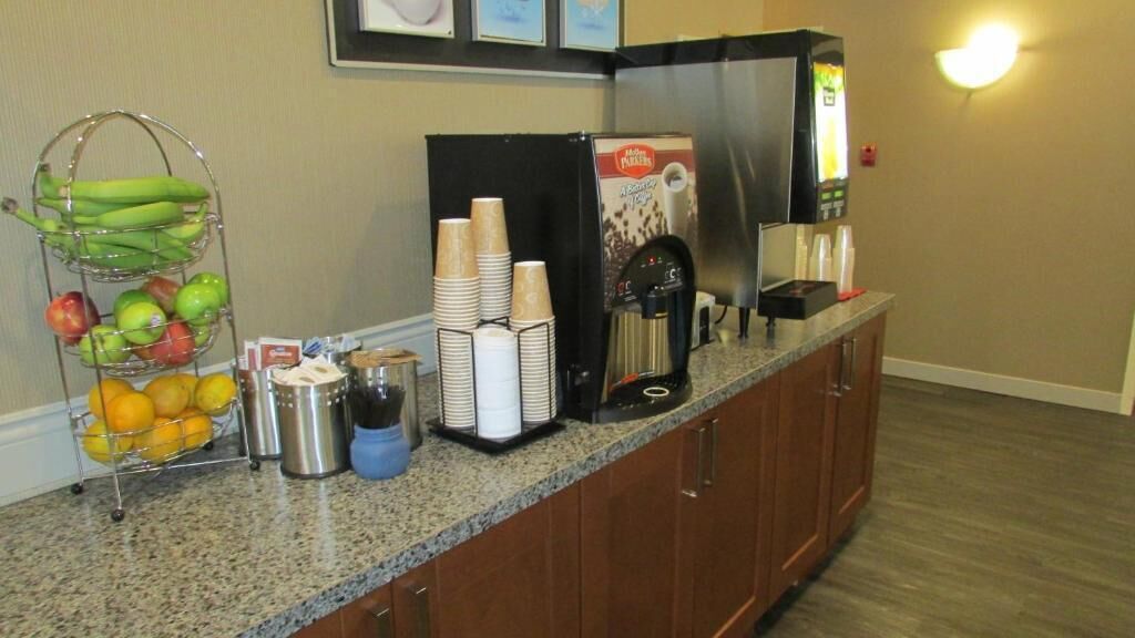 free daily cooked-to-order breakfast