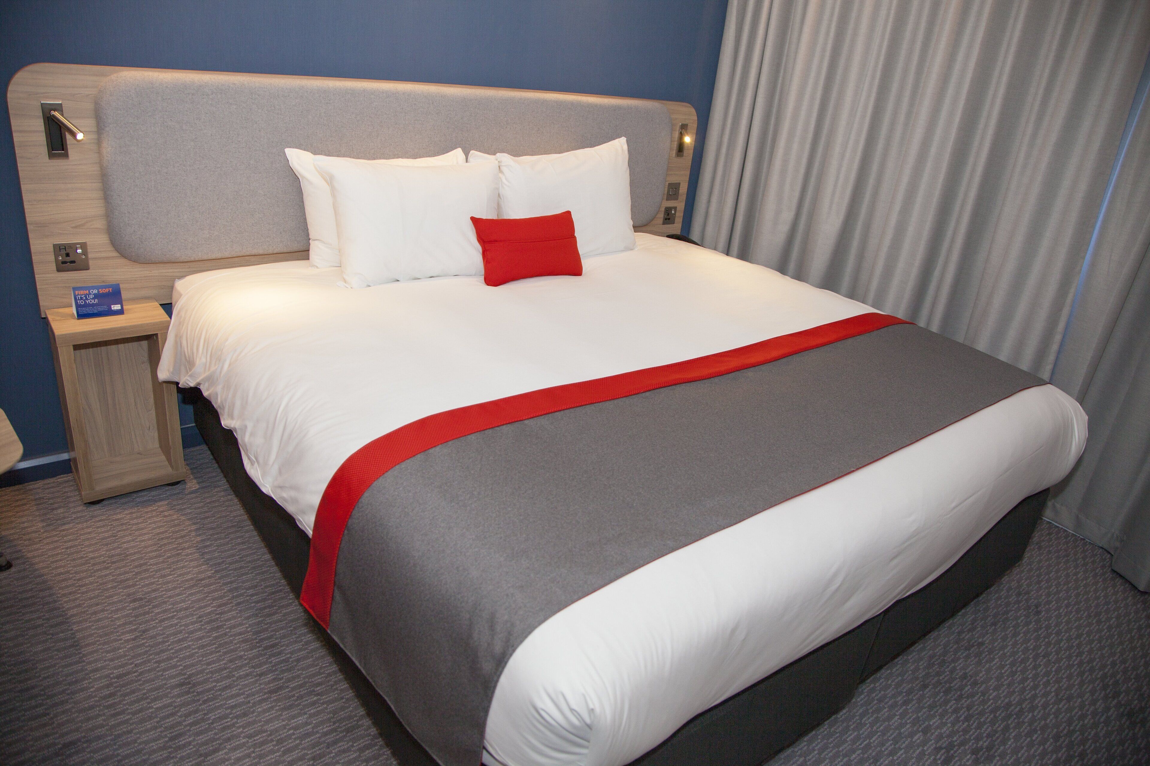 standard room, 1 king bed (with free hot breakfast) | desk, laptop workspace, blackout curtains, iron/ironing board