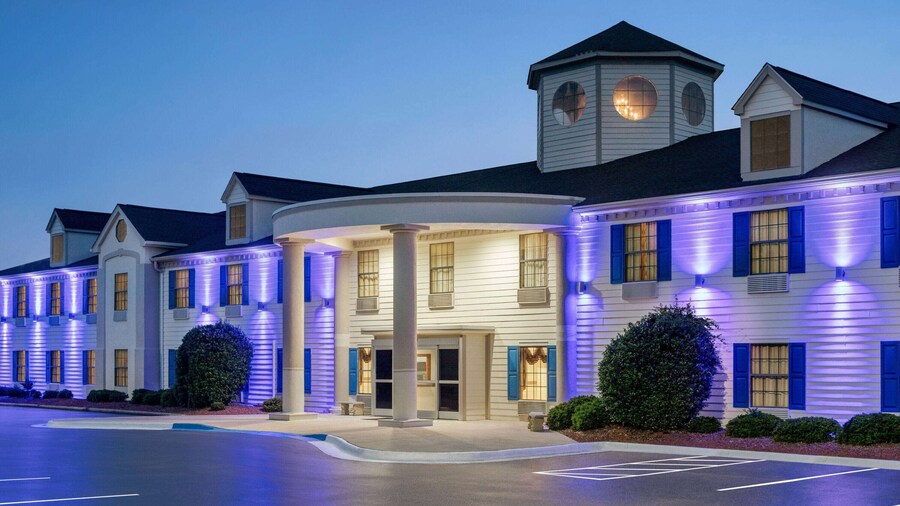 Days Inn by Wyndham Shallotte