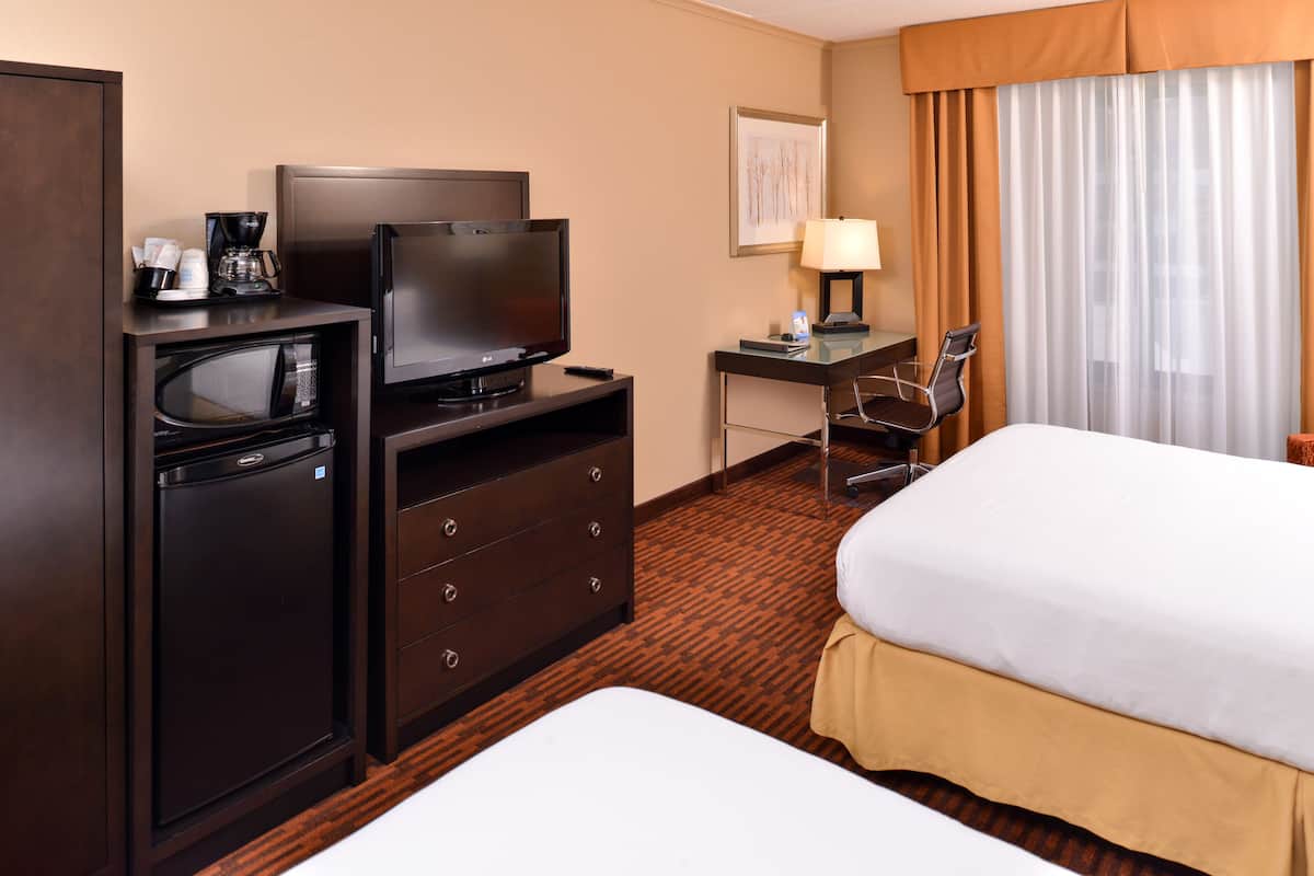 1 bedroom, desk, laptop workspace, blackout drapes
