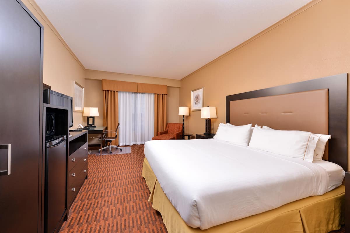 1 bedroom, desk, laptop workspace, blackout drapes