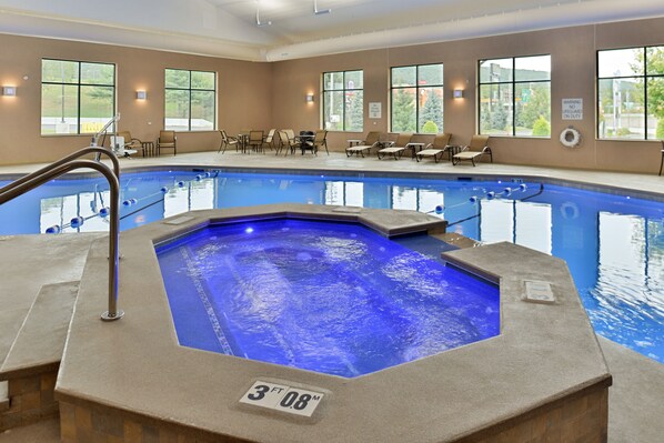 Indoor pool, sun loungers