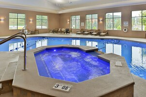 Indoor pool, sun loungers