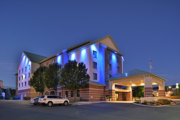 Exterior - Holiday Inn Express Breezewood by IHG (Breezewood)