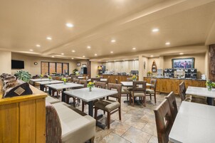 Desayuno buffet todos los días (con cargo)
