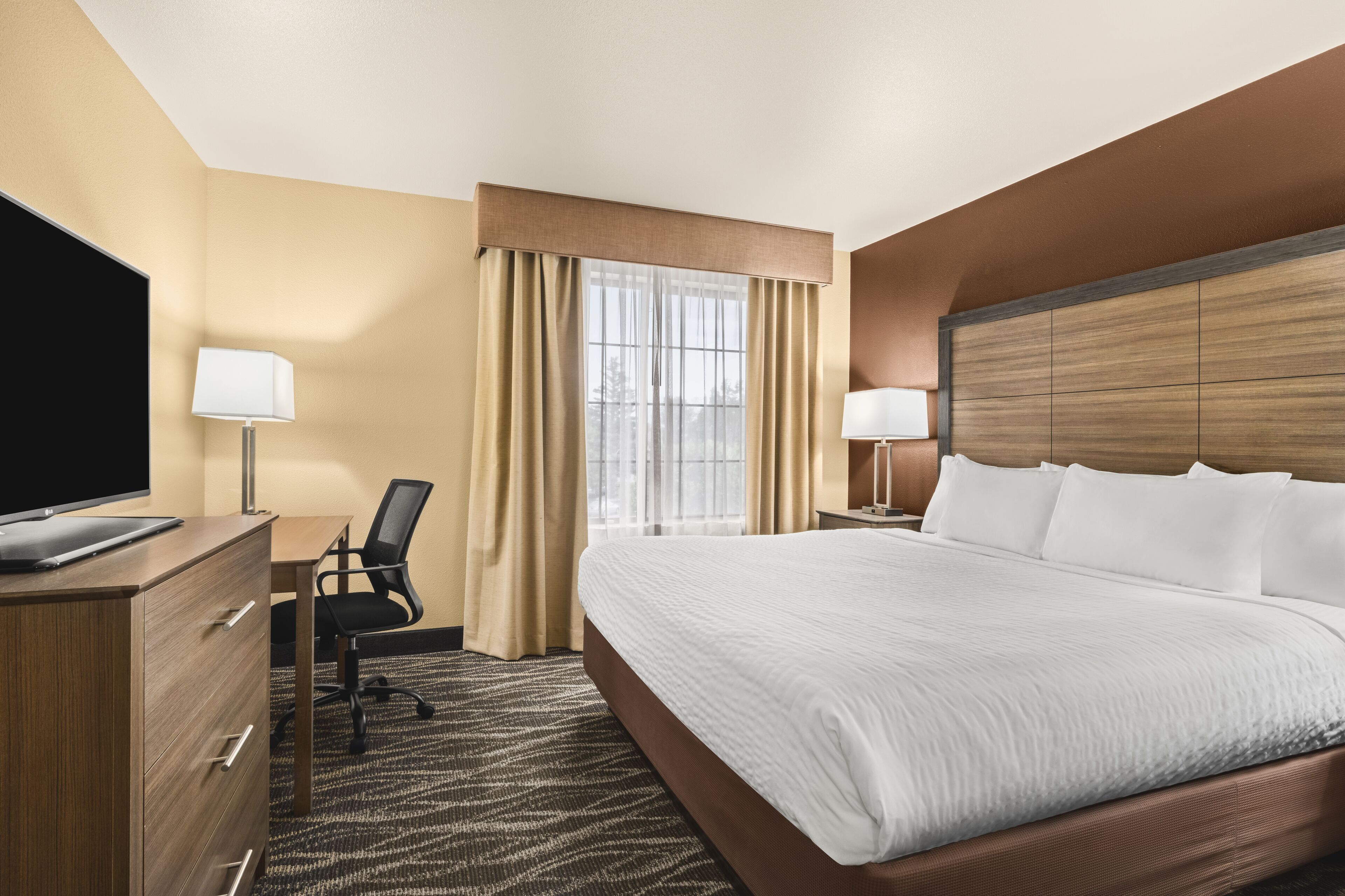 suite, 1 king bed | premium bedding, iron/ironing board, free wifi, bed sheets