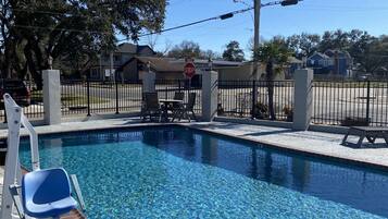 AuĂenpool (je nach Saison geöffnet)