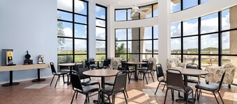 Victoria Palms Inn & Suites
