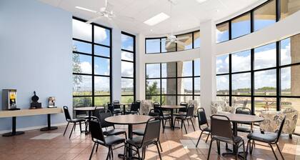 Victoria Palms Inn & Suites