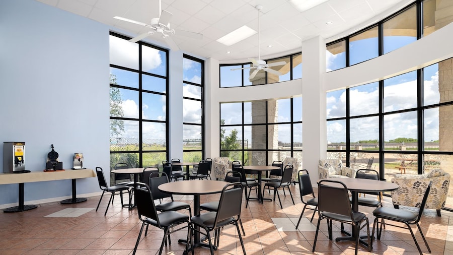 Victoria Palms Inn & Suites