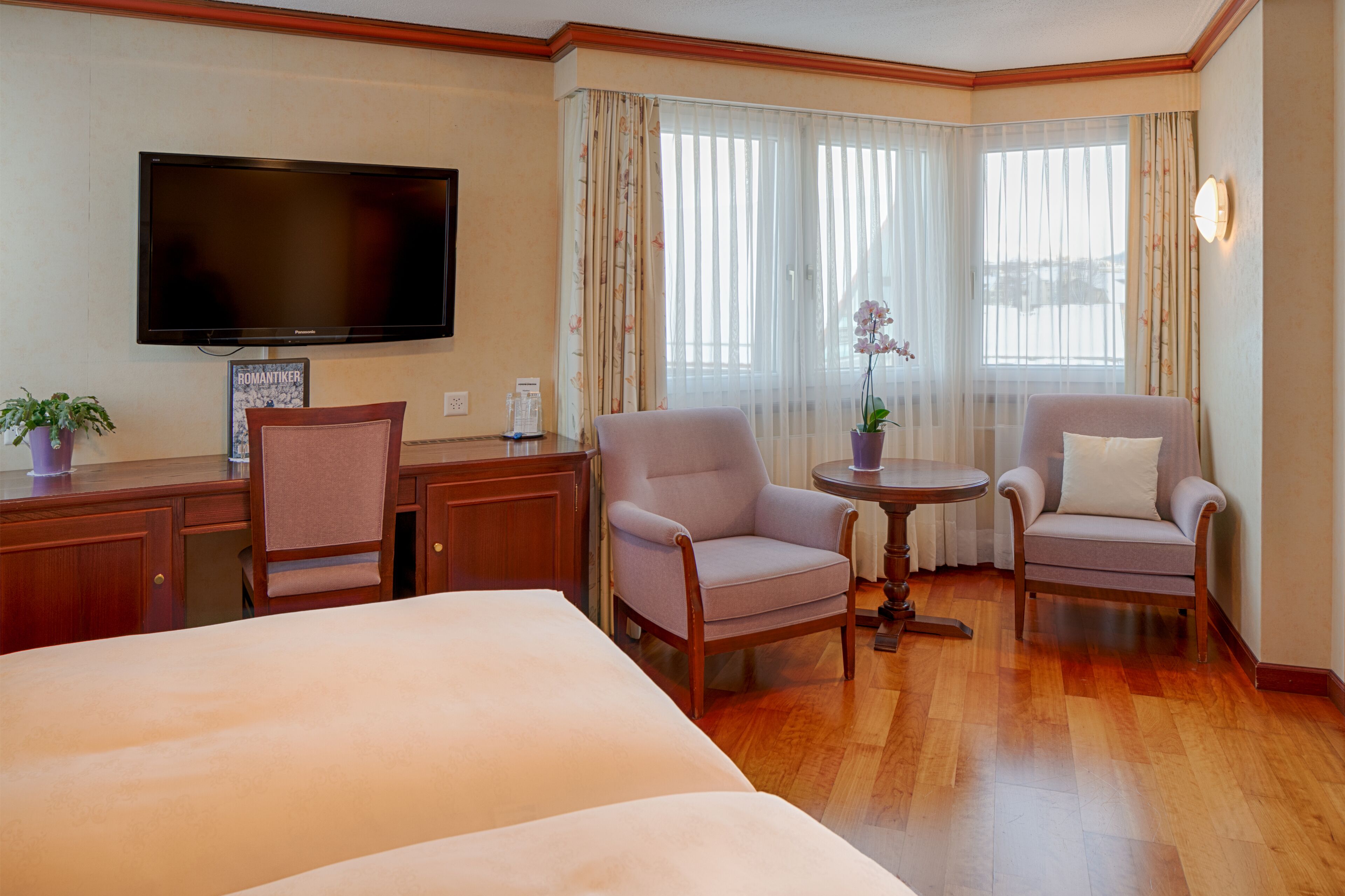 hypo-allergenic bedding, minibar, in-room safe, desk