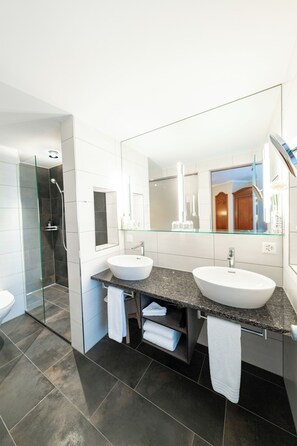 Superior Double Room | Bathroom