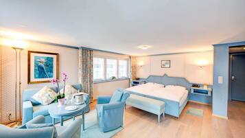 Deluxe-Suite | Allergikerbettwaren, Minibar, Zimmersafe, Schreibtisch