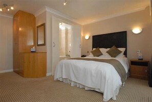 Standard Double Room | In-room safe, desk, iron/ironing board, rollaway beds