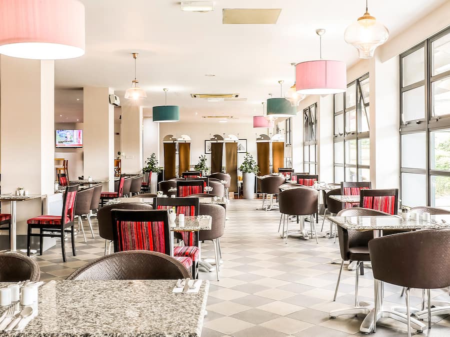 Café da manhã com buffet diário (GBP 10 por pessoa)