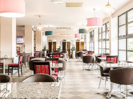 Desayuno buffet diario (GBP 10 por persona). Best Western Sheffield City Hotel