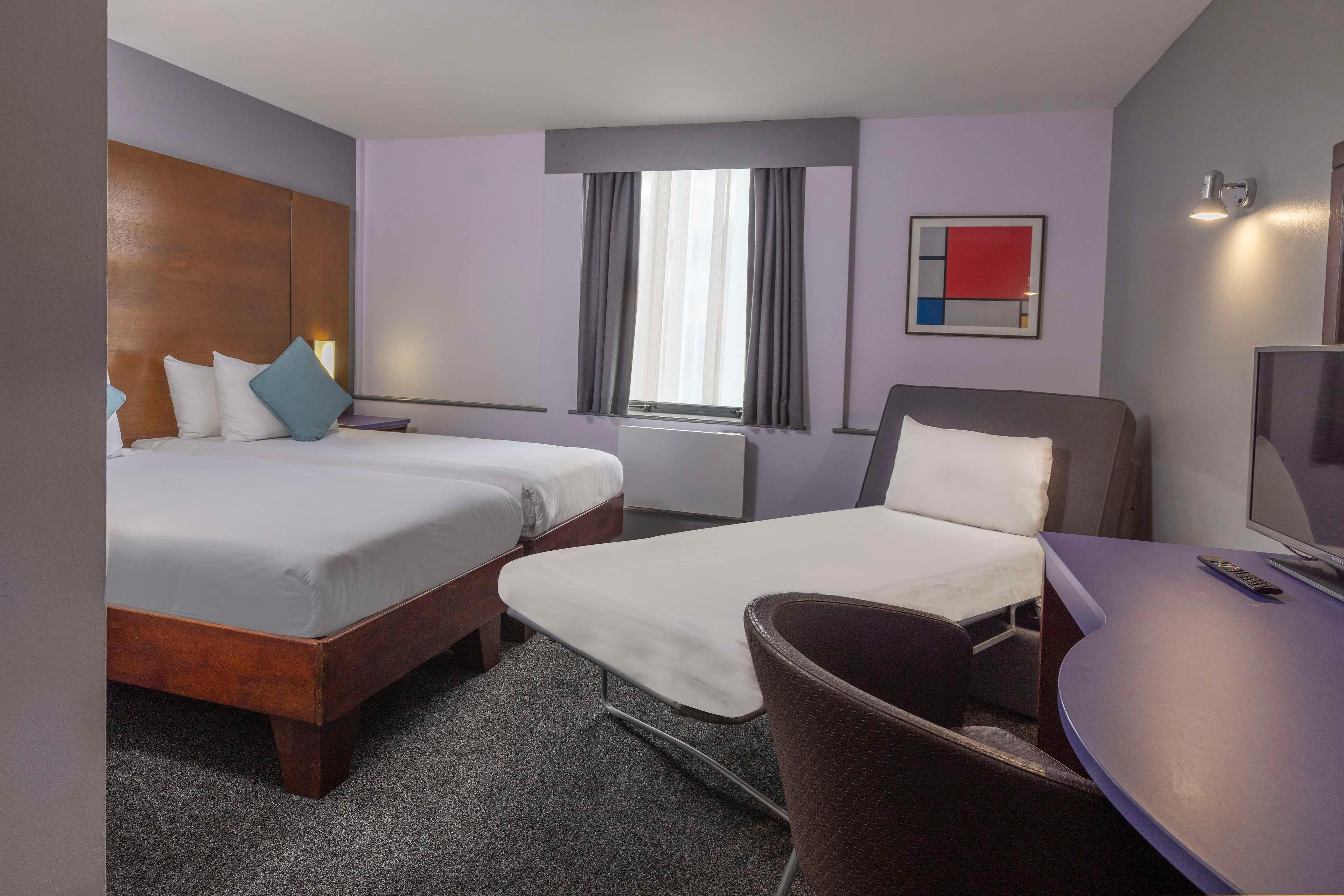 Standard Triple Room | Premium bedding, pillow-top beds, desk, laptop workspace