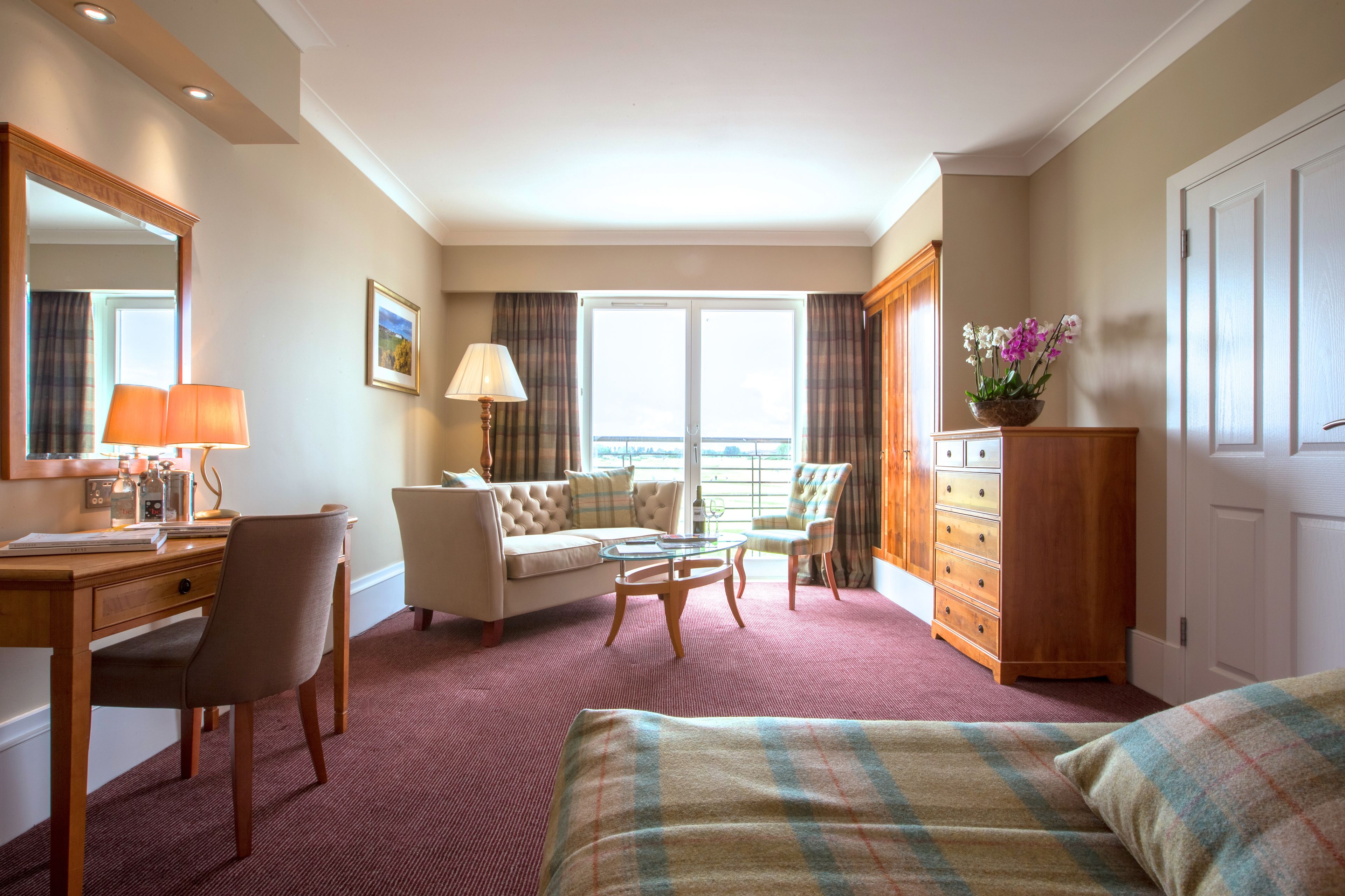 junior suite | desk, iron/ironing board, free wifi, bed sheets