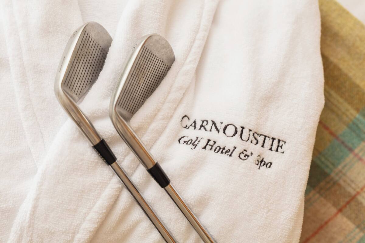 junior suite | desk, iron/ironing board, free wifi, bed sheets