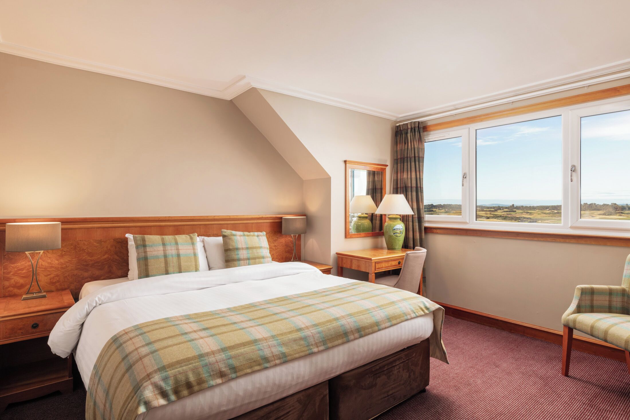 Executive Suite, Golf View | Desk, iron/ironing board, free WiFi, bed sheets