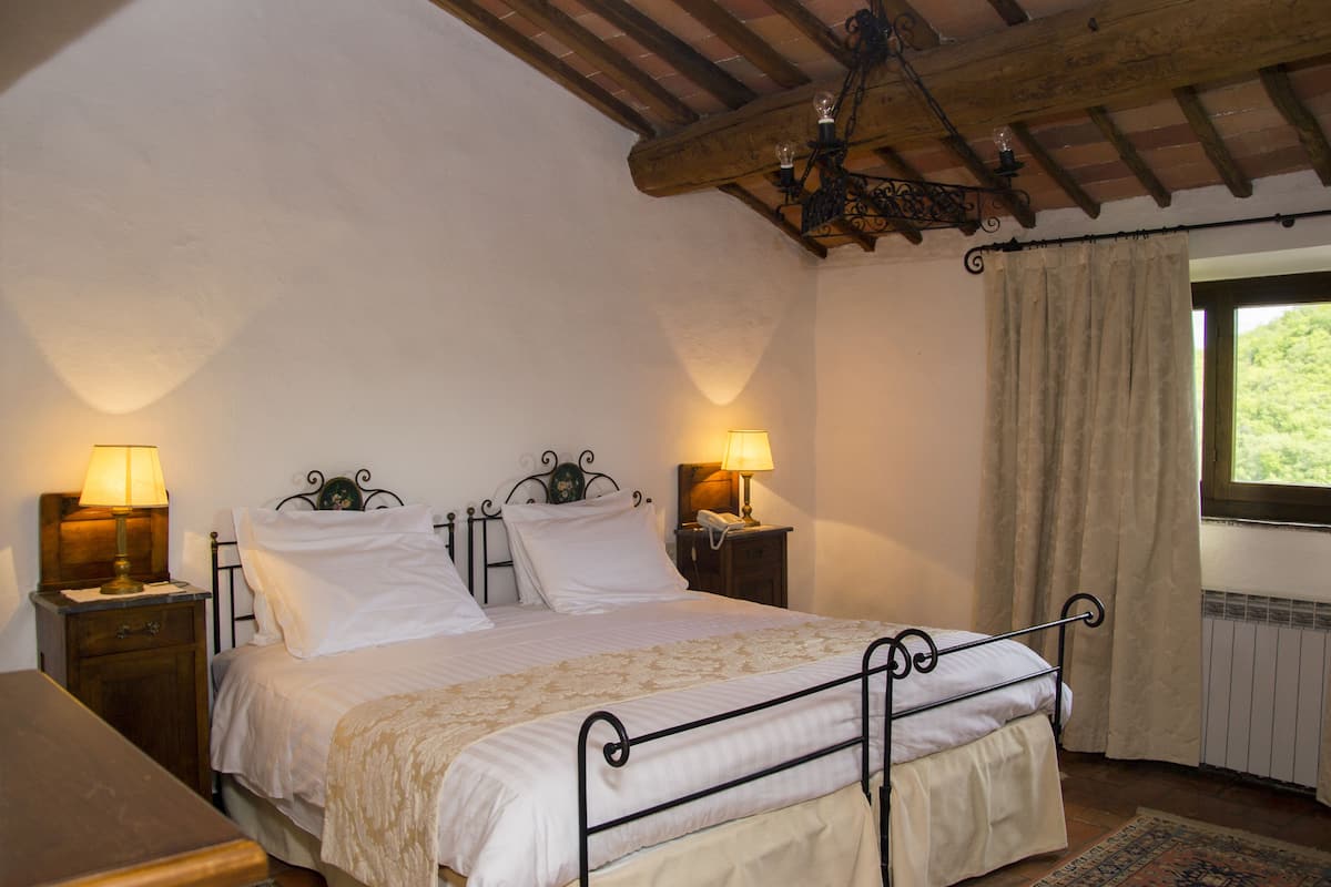 Minibar, desk, free WiFi, bed sheets