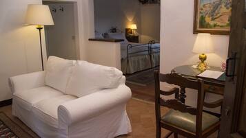 Junior Suite | Minibar, desk, free WiFi, bed sheets