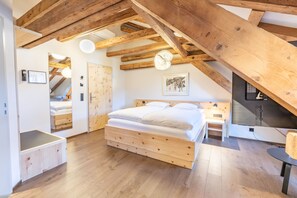 Palantschin Double Room Superior (Air conditioning) | ملاءات للفراش لا تسبب الحساسية وخزنة داخل الغرفة ومكتب وستائر تعتيم