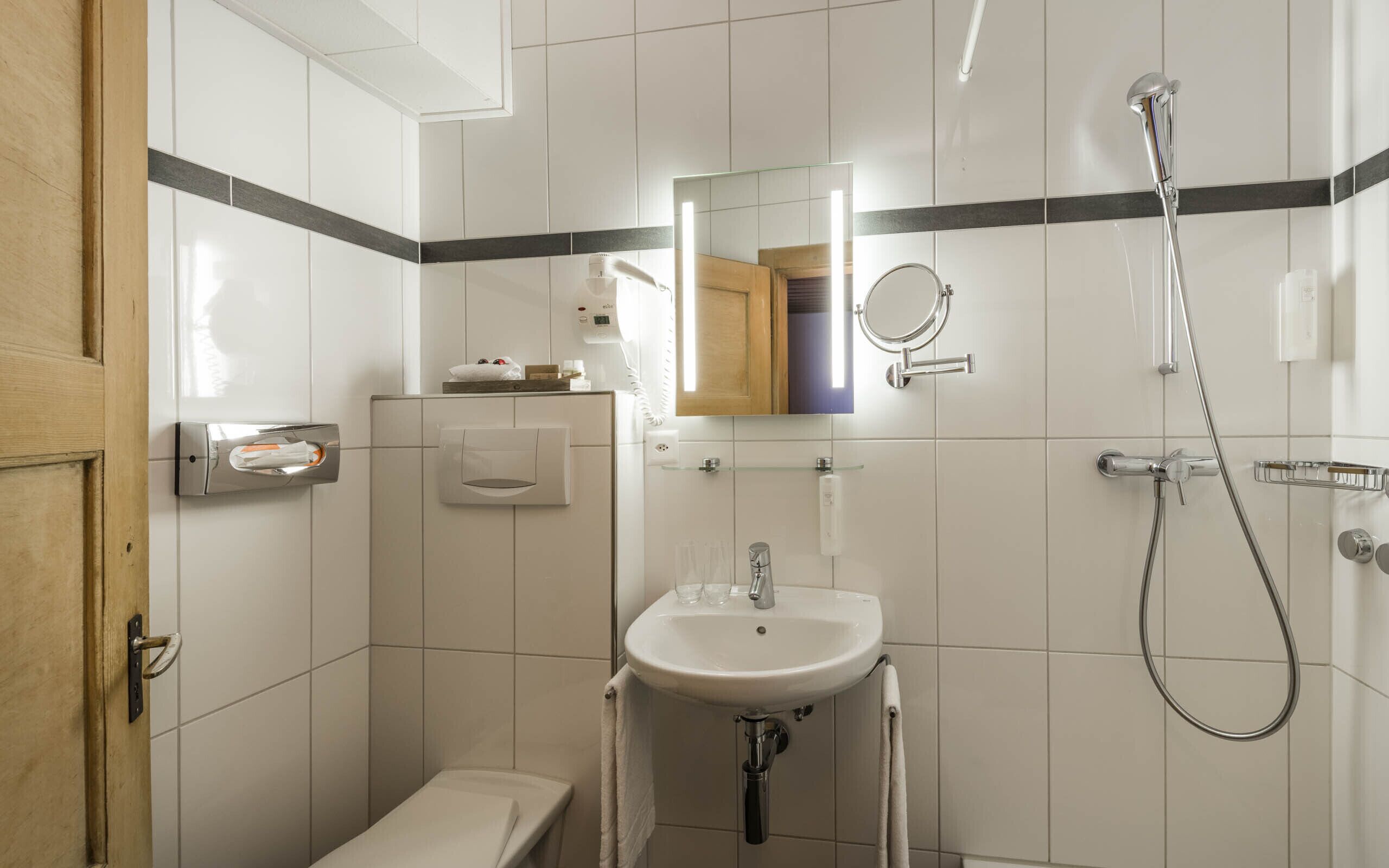 deluxe double room | bathroom | hair dryer, towels