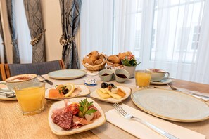 Free local cuisine breakfast 