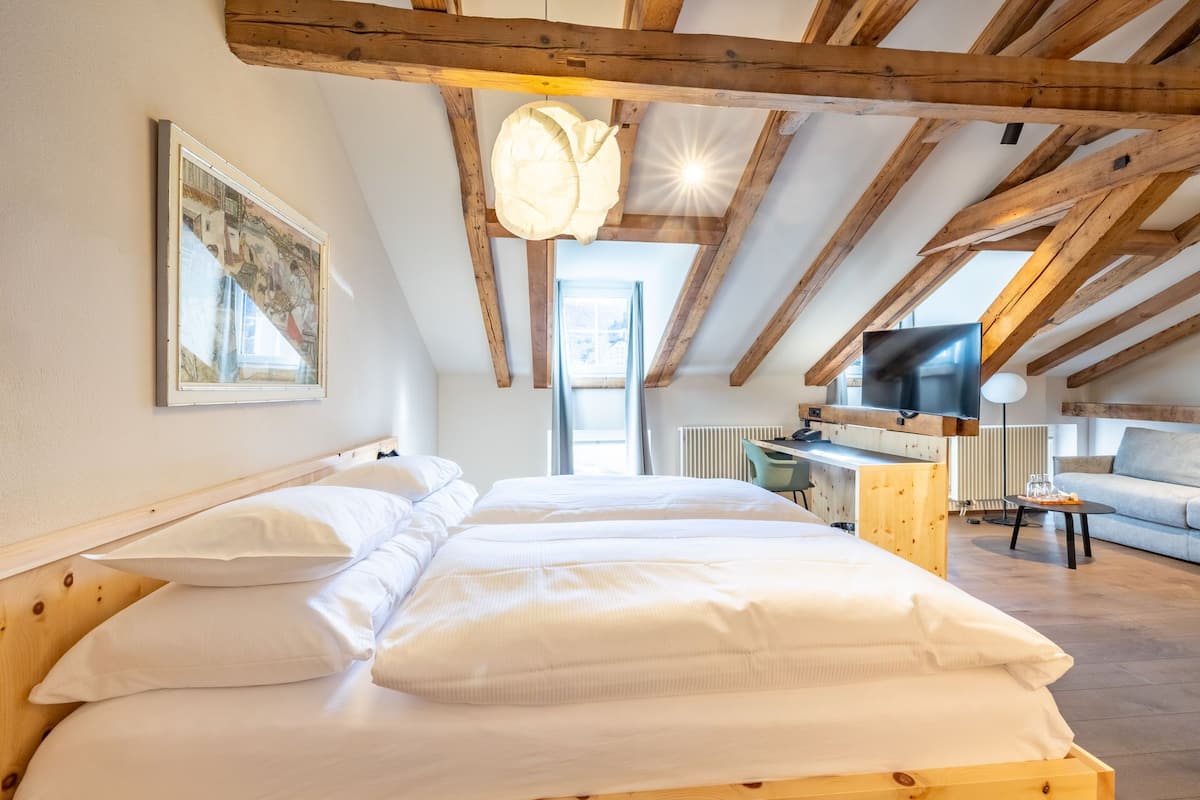 Palantschin Double Room Standard (Air conditioning) | Allergitestet sengetøy, safe på rommet, skrivebord og blendingsgardiner