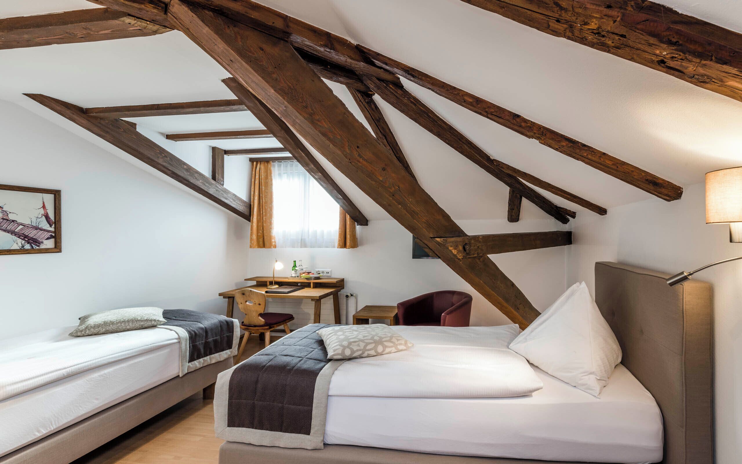 Economy Twin Room | Hypo-allergenic bedding, in-room safe, desk, blackout drapes