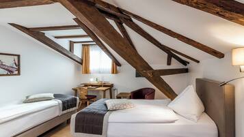 Economy Twin Room | Hypo-allergenic bedding, in-room safe, desk, blackout curtains