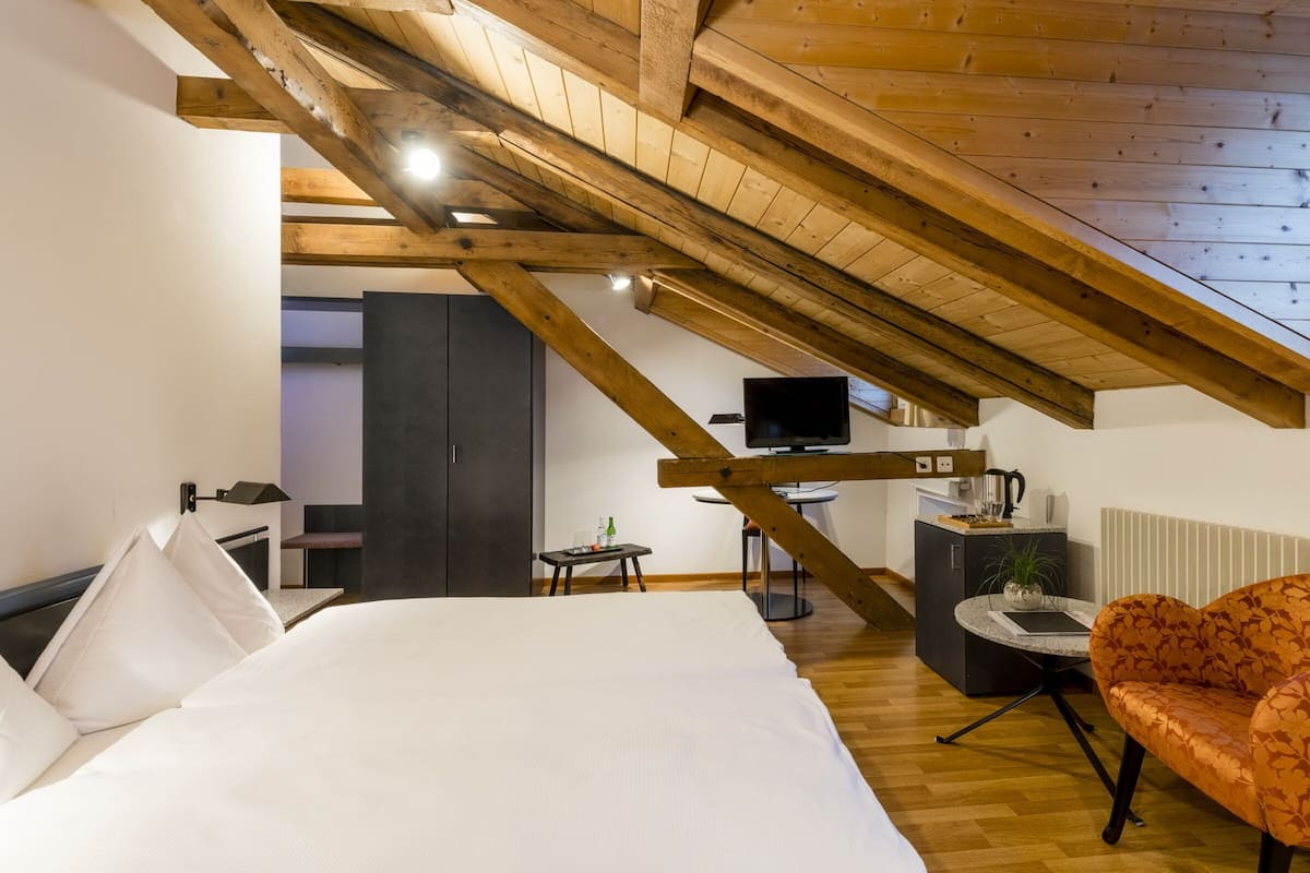 Business Double Room | 1 bedroom, hypo-allergenic bedding, in-room safe, desk