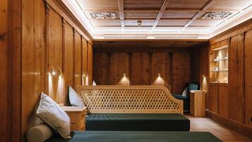 Sauna, hot tub, steam room, Turkish bath/hammam, body treatments