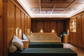 Sauna, hot tub, steam room, Turkish bath, body treatments, aromatherapy