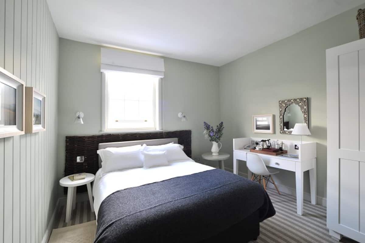 Basic Double Room, 1 Double Bed | 1 bedroom, desk, laptop workspace, iron/ironing board