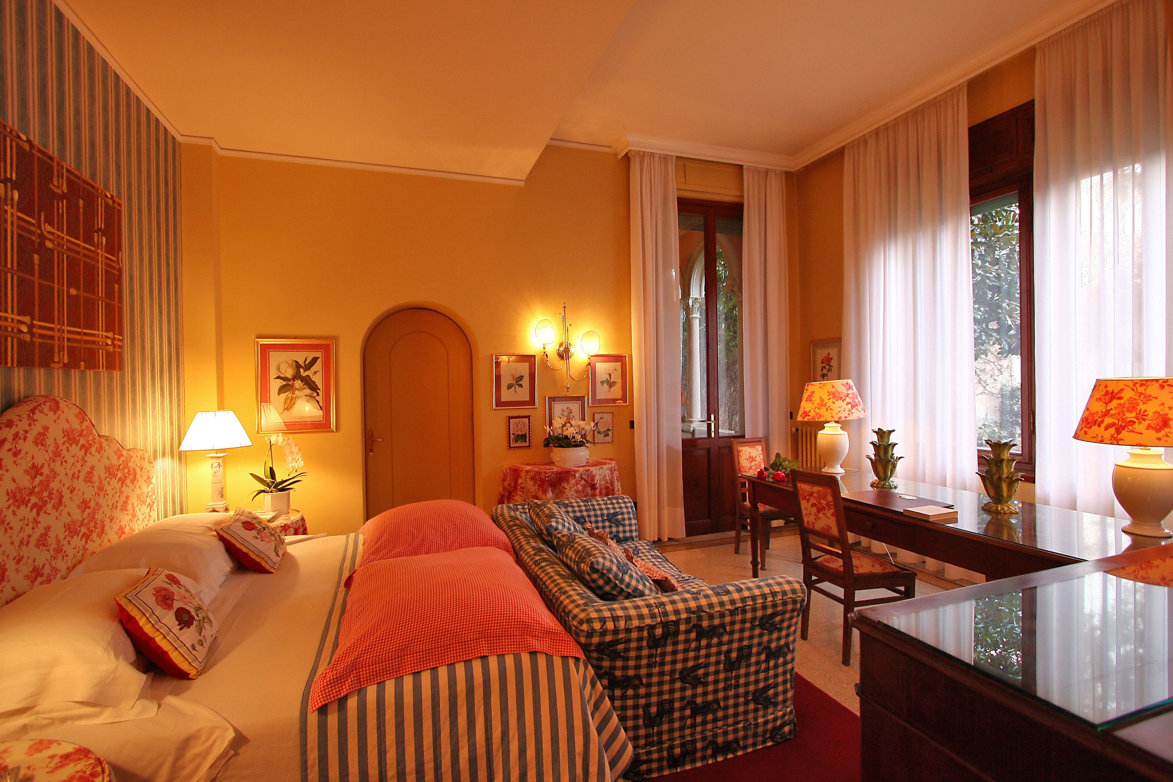 minibar, in-room safe, individually decorated, individually furnished