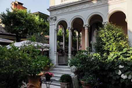 Exterior. Relais & Chateaux Villa Abbazia