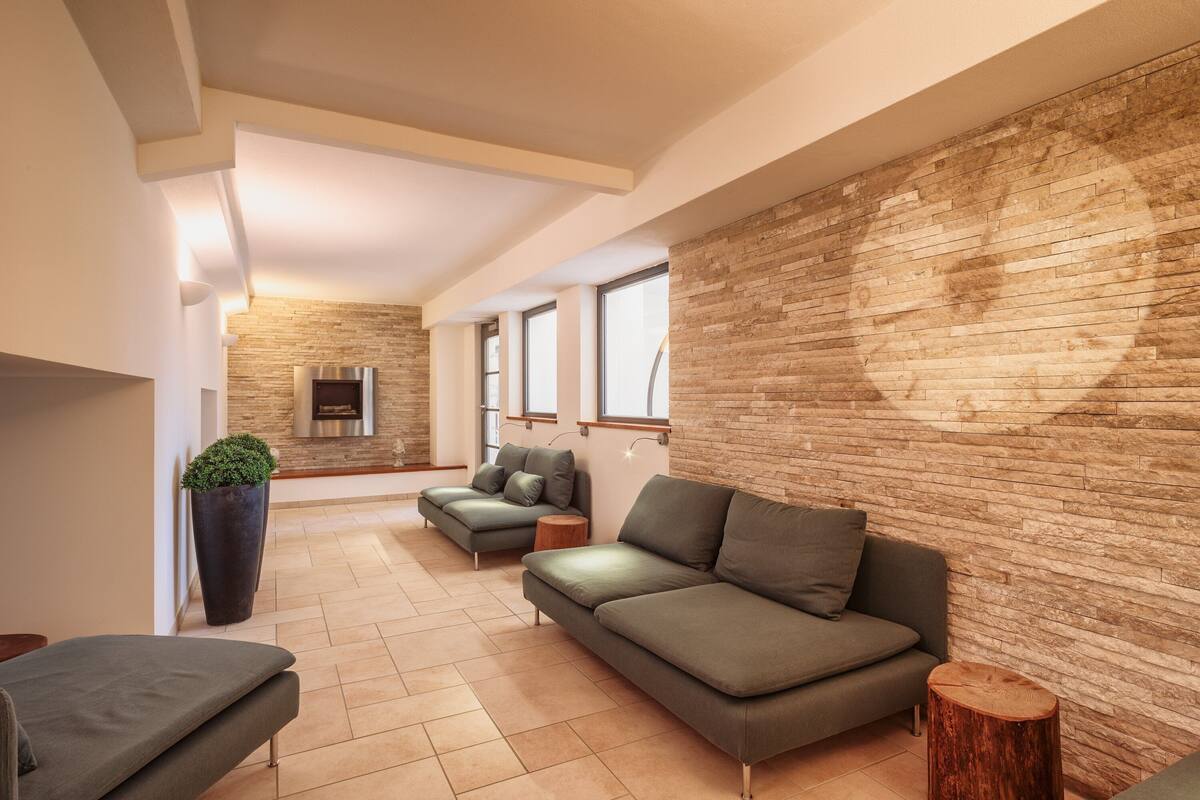 sauna, steam room, body treatments, aromatherapy, hot stone massages