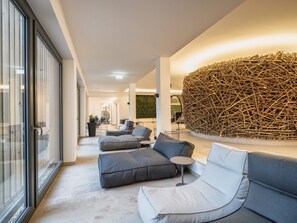 Sauna, Dampfbad, Körperbehandlungen, Aromatherapie, Warmsteinmassagen