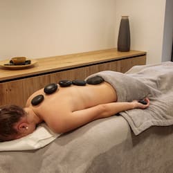 Sauna, Dampfbad, Körperbehandlungen, Aromatherapie, Warmsteinmassagen