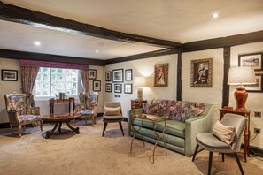 Deluxe-Ferienhaus | Wohnbereich | 40-Zoll-Flachbildfernseher mit Digitalempfang, Fernseher